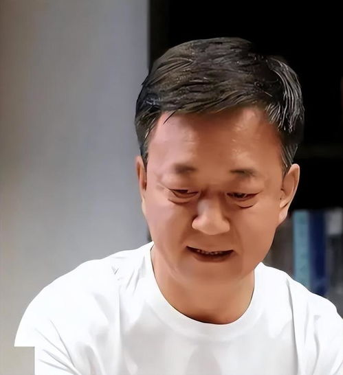 回顾60岁朱军一家三口回河南老家,头发乌黑精气神好重返央视