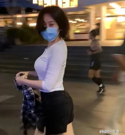 凹凸有致才耐看,这5位40岁女星,肉都长对了地方,身材太顶了