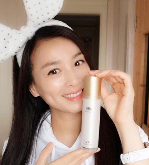 张庭纳税21亿她48岁和18岁女星一样年轻是因自家微商产品