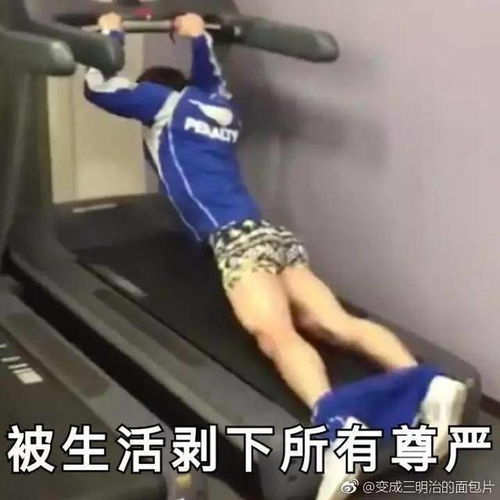 纯二小伙半夜持刀闯超市,抢劫辣条未遂,反被超市大姐打倒