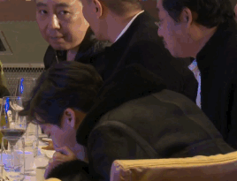 网友偶遇李易峰用餐一人点了好多菜网友金牛座就是吃货