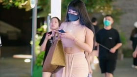 空降沈阳中街豪车搭讪长腿美女,美女品行不一被甩包