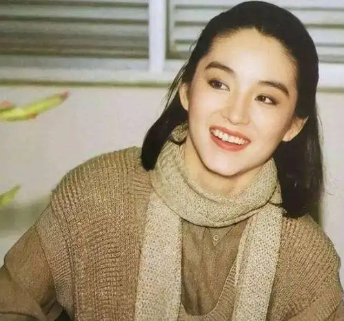 林青霞嫁大5岁二婚男做丈夫,对继女视如己出,助继女创办幼儿园