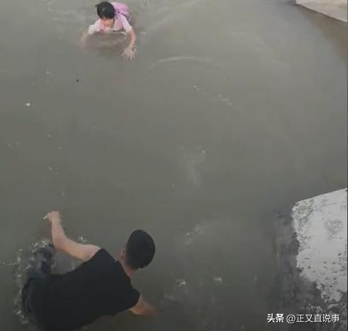 14岁少年勇救两个落水女童后续救人画面曝光,家属还原惊险经过