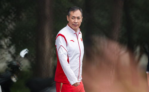 正式出征中国女篮兵发东京奥运会,姚明再现表情包,气氛乐融融