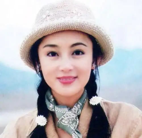她是古装第一美女,被导演丈夫宠成公主,如今50岁保养像20岁少女