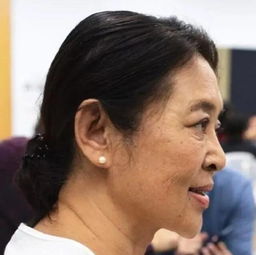 倪萍素颜现身,优雅好气质难掩皱纹,这才是60岁最真实的状态