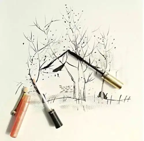 她作画从不用笔,用脚踢出了c罗内马尔和梅西三位球星的头像,你永远猜不到她的下幅作品是什么