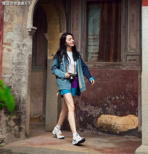 40岁姚晨和30岁白宇同框,连衣裙配t恤短裤成最佳cp,男帅女美