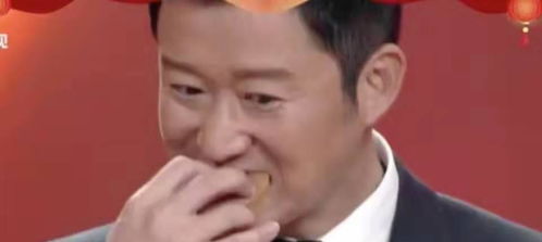 吴京春晚彩排现场饿到吃道具,表情丰富超可爱,确定不是和吴所谓学的