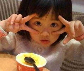 孙莉晒小女儿各种表情包,网友们直呼多多妹妹太可爱