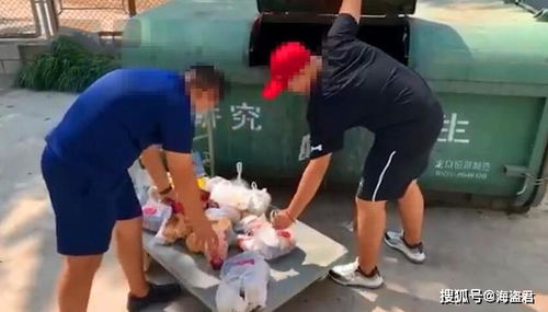 山东一学校将学生外卖扔进垃圾桶,扔了整整一板车,学生食堂有点贵