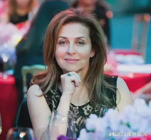邓文迪的富婆圈,和众多富婆一起跳舞过女神节,50多岁身材完美