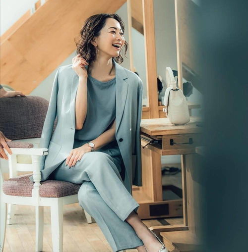 四五十岁的女人入秋怎么穿掌握这三大技巧,轻松穿出时尚高级感
