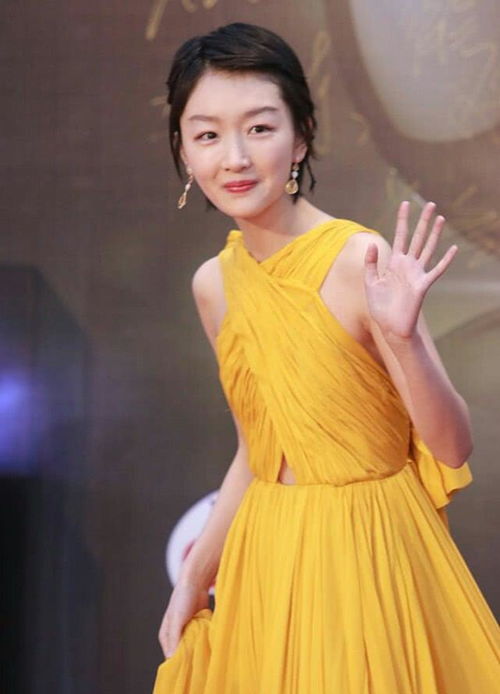 周冬雨实名cos小黄鸭活动现场一身黄裙,却惨被网友吐槽