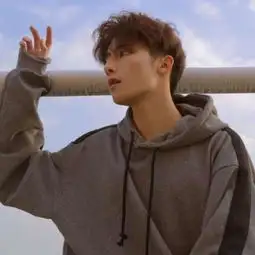 头像中年男人阳光感情