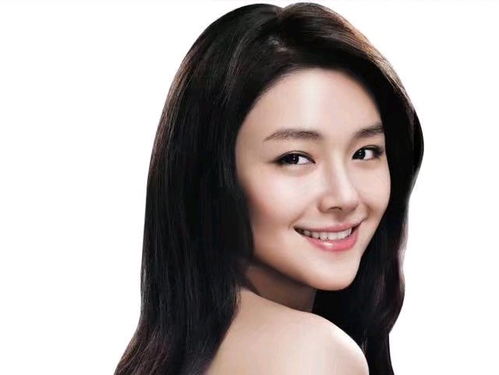 大s的女儿伸出胖嘟嘟的肉手,叫妈妈起床简直可爱极了