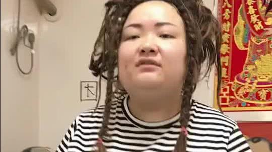 好喜庆的胖妹,配上这段魔性的配音,胖妹的表情简直让人笑抽