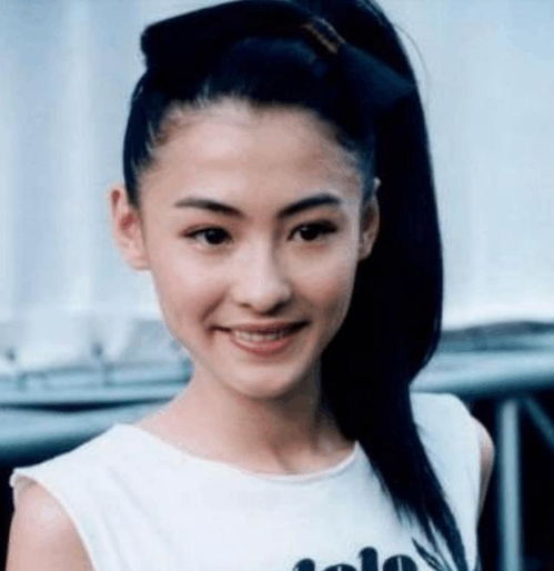 张柏芝妈妈戴莎莉50岁还演三级片,曾大骂谢霆锋全家人都是戏