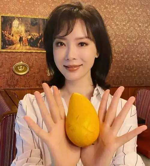 50岁的女人,建议避开这3种发型,不仅大妈感十足,还显老没气质