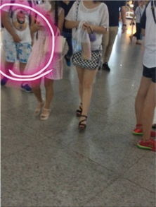 南京地铁一男孩伸咸猪手至少摸5名女子