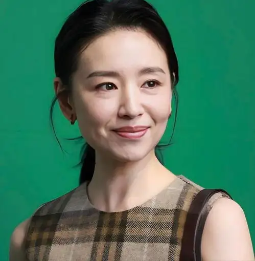 六姊妹45岁董洁与49岁梅婷同框,暴露了中年女性的悲哀