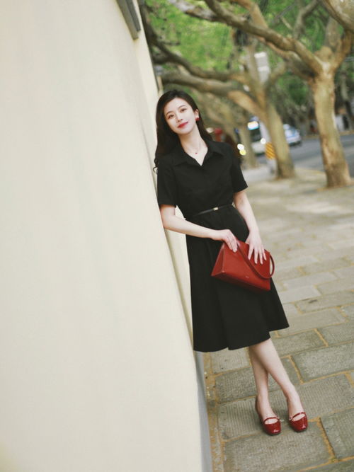 40岁的女人这样穿就很美一条连衣裙穿出气质感,温柔优雅又洋气