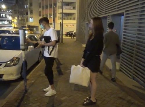 马国明返港即陪女友被拍甜蜜同框为陪汤洛雯庆生甘愿再隔离14天