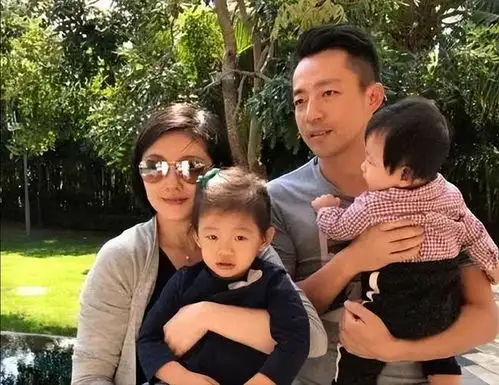 大s去世第10天,s妈连发4条动态悼念,用开心头像惹人质疑