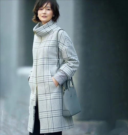 适合四五十岁女人的精美打扮端庄大气又时尚,显瘦减龄又显气质