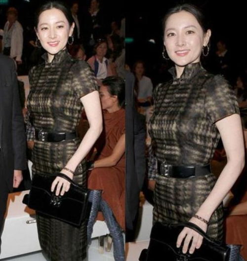 李英爱过了50岁后换了风格,穿旗袍高跟鞋去看秀,美出新高度