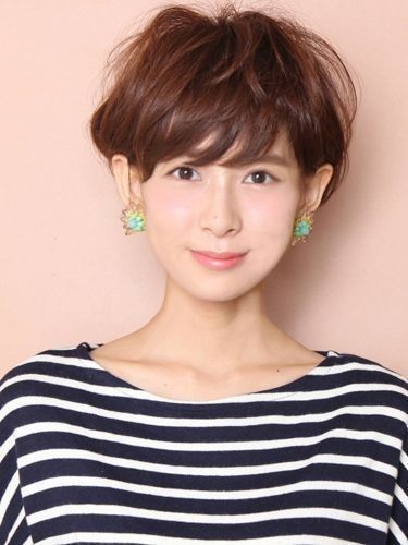 30到50岁的女性,发型就选层次短发,利落蓬松很有层次感