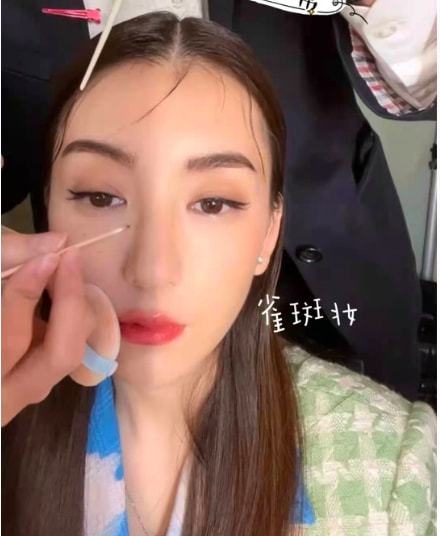 方媛消费胆量足,郭富城老婆选购名牌包,发文问粉丝买哪个好