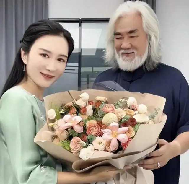 老来得子,当爷爷的年龄再当爸都有谁刘诗昆年龄最大,王刚60岁