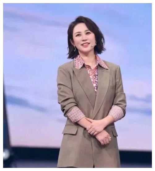 马丽春晚女王,嫁给小十一岁的老公,如今将近四十岁却被宠成公主