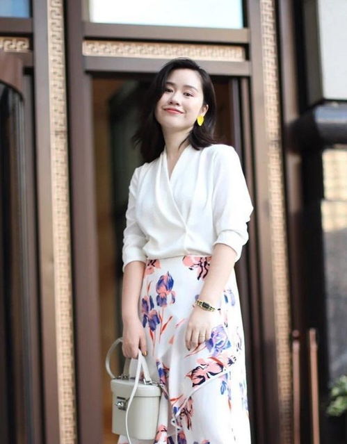 4050岁的中年女人,穿裙子记住4不穿,才更加优雅有品位