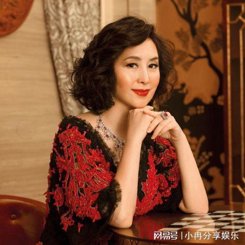 网红脸早就过时了中年女人有豪门脸才高级,看何超琼就知道