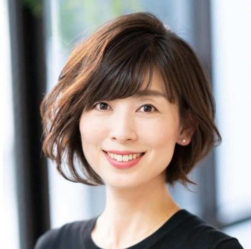 为何50岁以后的女人,更偏爱剪短发除了好打理,背后还有啥原因