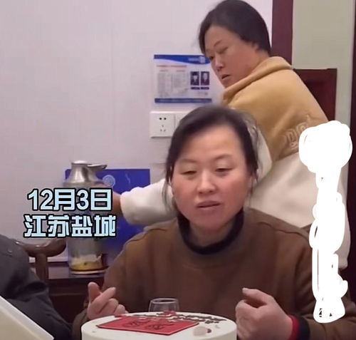 情商高江苏男子送女友妈妈生日蛋糕,留下两行字,看后瞬间乐了
