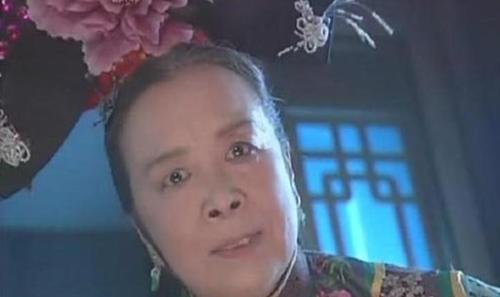认出了容嬷嬷,却没发现唐嫣,当年这部剧里唐嫣真是太嫩了