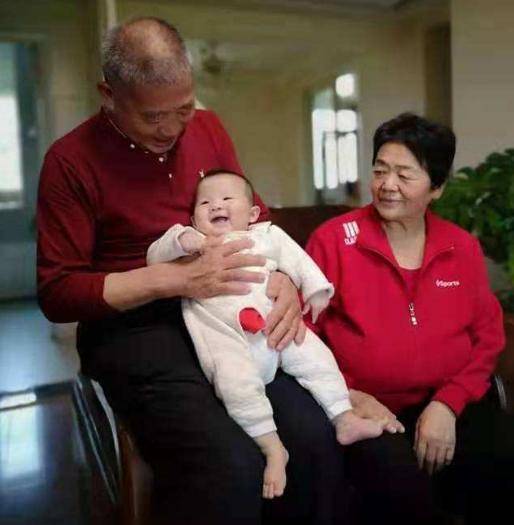 头像女老人退休金