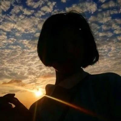 60岁微信头像大全男背影心里话