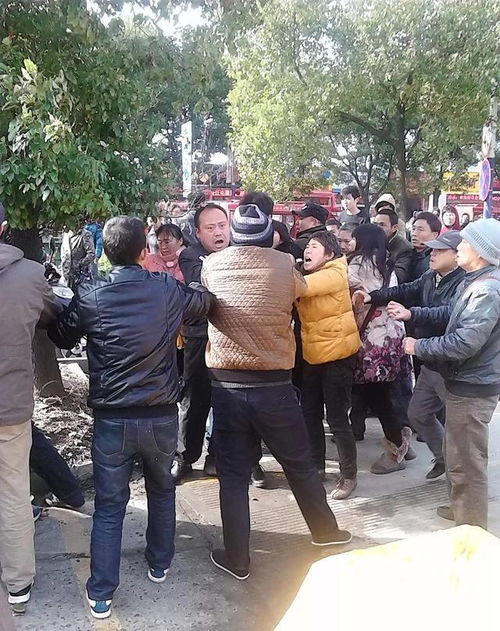 55岁的我们搭伙养老,男人的退休金5000,我叫他交工资卡,可行