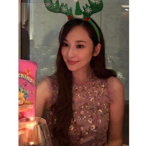 39岁吴佩慈撞脸李小璐是发型的错换了款刘海40亿财产都换不到的好人缘也来了