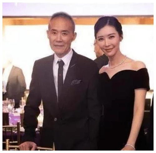 田朴珺挤走原配嫁大30岁王石,自诩独立女性惹人嫌