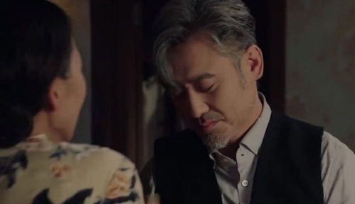 吴秀波低调现身首都机场,完全不受绯闻影响,男人味十足