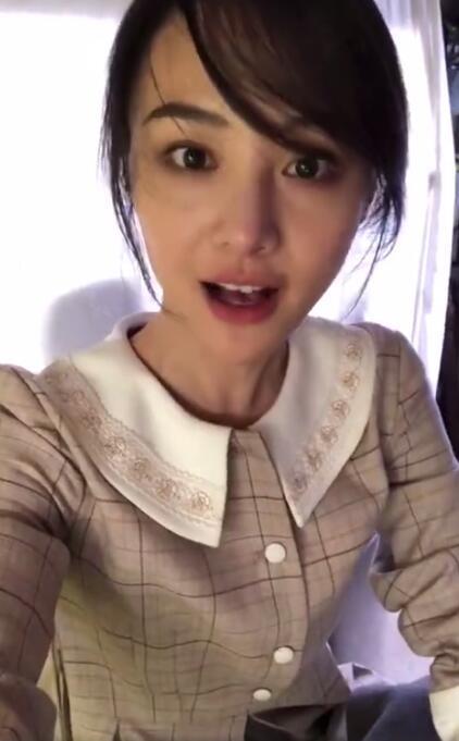 郑爽粉丝仍旧不放弃,提前一个月为她庆生,发出昔日拉横幅照片
