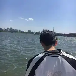 头像篇人和人之间的感情,很多时候是无疾而终的