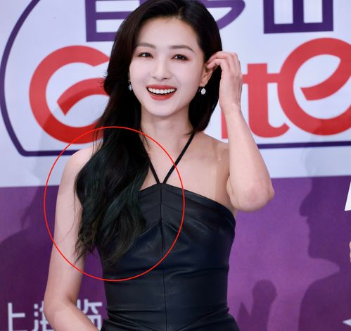 白玉兰红毯周迅黑丝,刘亦菲圆润,万茜染绿发,闫妮少女感满满