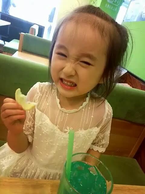 吃的这叫一个龇牙咧嘴